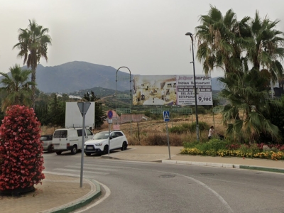 Valla publicitaria de 8x3 m en Estepona, Málaga