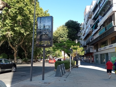 Reloj publicitario de 120x175 cm en Marbella, Málaga