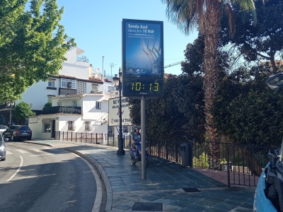 Reloj publicitario de 120x175 cm en Marbella, Málaga