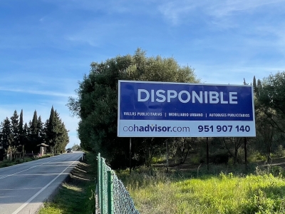 Valla publicitaria de 8x3 m en Benahavís, Málaga
