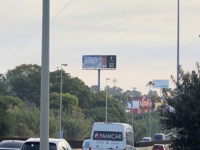 Monoposte publicitario de 10.4x4 m en Estepona, Málaga