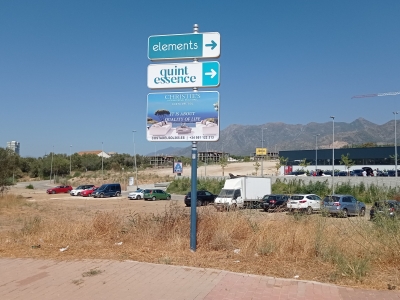 Poste publicitario de 150x50 cm en Marbella, Málaga
