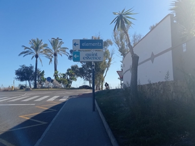 Poste publicitario de 150x50 cm en Marbella, Málaga