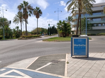 Mupi publicitario de 100x70 cm en San Pedro de Alcántara, Málaga