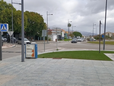 Mupi publicitario de 100x70 cm en San Pedro de Alcántara, Málaga