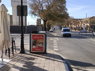 Papelera publicitaria de 100x70 cm en San Pedro de Alcántara, Málaga