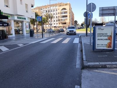 Mupi publicitario de 100x70 cm en San Pedro de Alcántara, Málaga