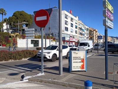 Papelera publicitaria de 100x70 cm en Marbella, Málaga