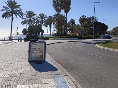 Papelera publicitaria de 100x70 cm en Marbella, Málaga