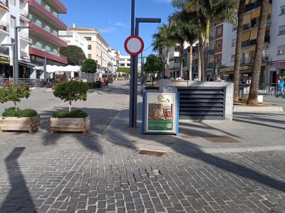 Mupi publicitario de 100x70 cm en San Pedro de Alcántara, Málaga