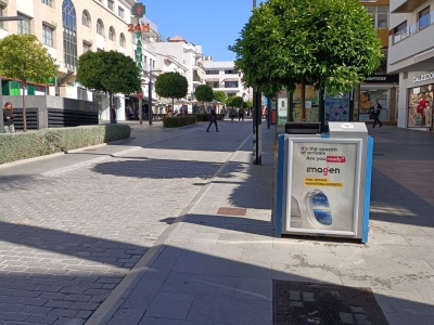 Mupi publicitario de 100x70 cm en San Pedro de Alcántara, Málaga