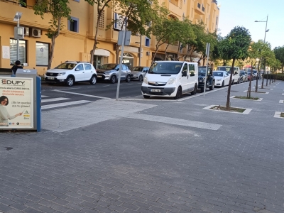 Papelera publicitaria de 100x70 cm en Marbella, Málaga