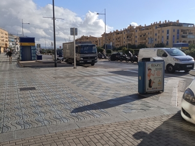 Papelera publicitaria de 100x70 cm en Marbella, Málaga