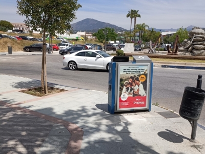 Papelera publicitaria de 100x70 cm en Marbella, Málaga