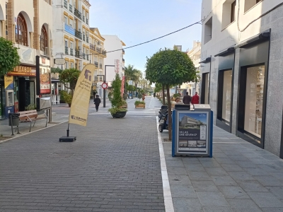 Mupi publicitario de 70x100 cm en San Pedro de Alcántara, Málaga