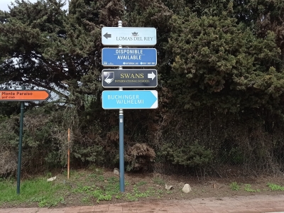 Poste publicitario de 150x50 cm en Marbella, Málaga
