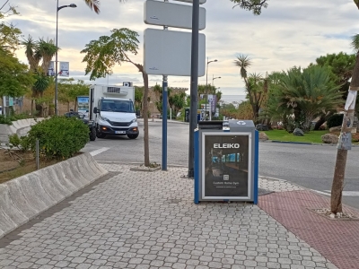 Mupi publicitario digital de 100x70 cm en Marbella, Málaga