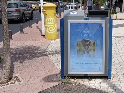 Mupi publicitario digital de 70x100 cm en Marbella, Málaga