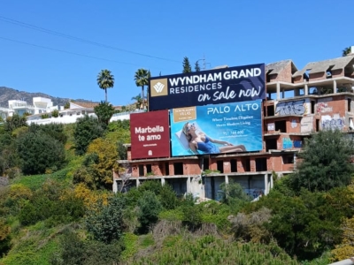 Valla publicitaria de 8x8 m en Marbella, Málaga