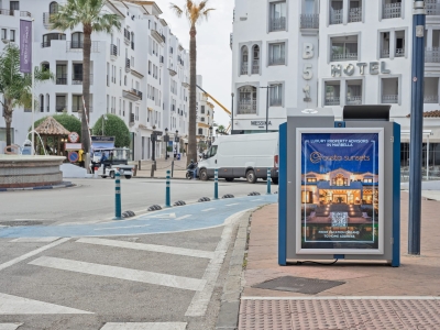 Mupi publicitario digital de 70x100 cm en Marbella, Málaga