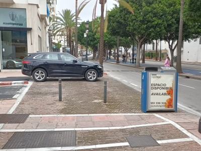 Mupi publicitario de 100x70 cm en Marbella, Málaga