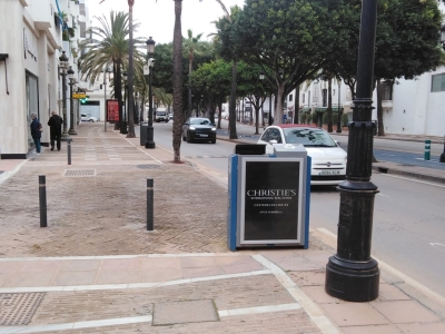 Mupi publicitario de 70x100 cm en Marbella, Málaga