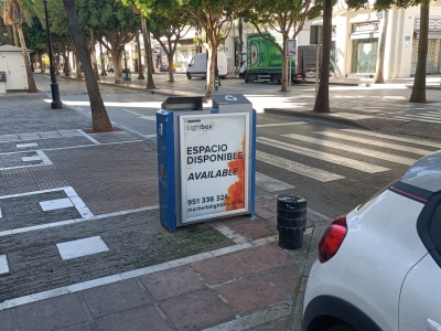 Papelera publicitaria de 100x70 cm en Marbella, Málaga