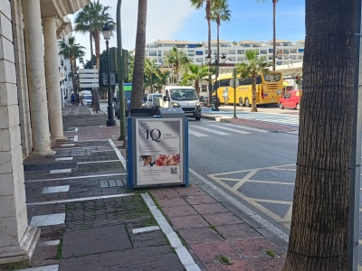 Papelera publicitaria de 100x70 cm en Marbella, Málaga