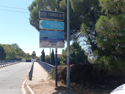 Poste publicitario de 150x50 cm en Marbella, Málaga