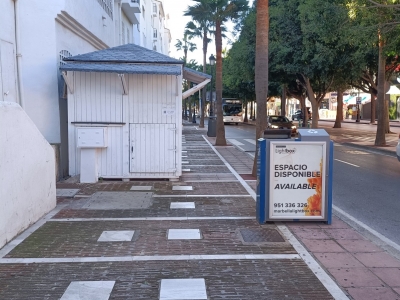 Papelera publicitaria de 100x70 cm en Marbella, Málaga