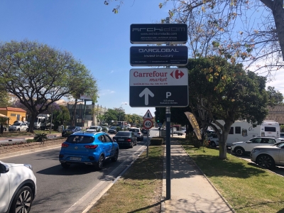 Poste publicitario de 150x50 cm en Marbella, Málaga