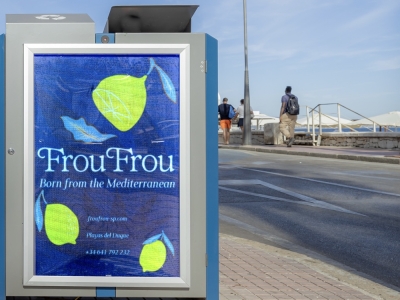Mupi publicitario digital de 70x100 cm en Marbella, Málaga