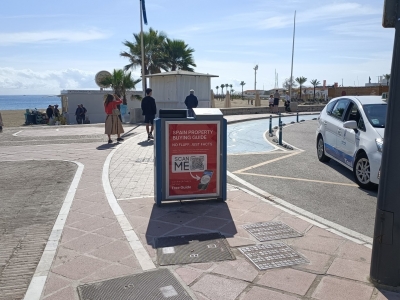 Papelera publicitaria de 100x70 cm en Marbella, Málaga