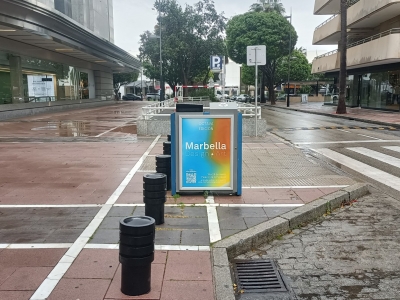 Mupi publicitario de 70x100 cm en Marbella, Málaga
