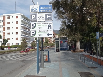 Poste publicitario de 150x50 cm en Marbella, Málaga