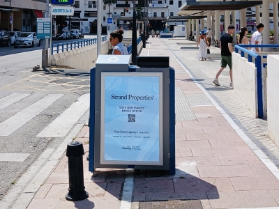 Mupi publicitario digital de 70x100 cm en Marbella, Málaga