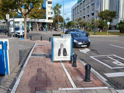Mupi publicitario digital de 70x100 cm en Marbella, Málaga
