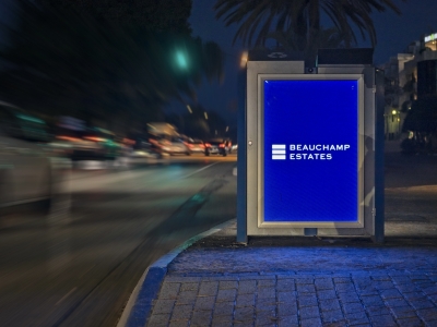 Mupi publicitario digital de 70x100 cm en Marbella, Málaga