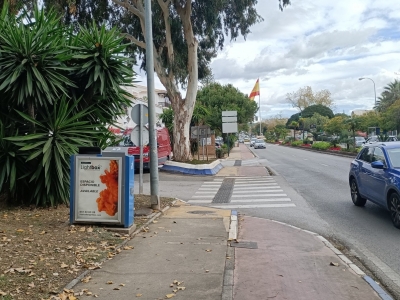 Papelera publicitaria de 100x70 cm en Marbella, Málaga