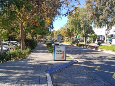 Papelera publicitaria de 100x70 cm en Marbella, Málaga