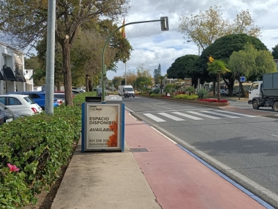 Papelera publicitaria de 100x70 cm en Marbella, Málaga