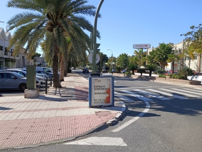 Papelera publicitaria de 100x70 cm en Marbella, Málaga