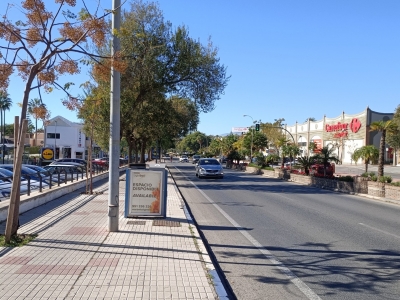 Papelera publicitaria de 100x70 cm en Marbella, Málaga