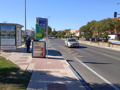 Papelera publicitaria de 100x70 cm en Marbella, Málaga