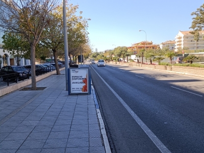 Mupi publicitario de 100x70 cm en Marbella, Málaga