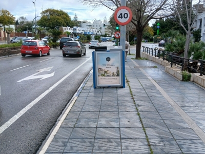 Papelera publicitaria de 100x70 cm en Marbella, Málaga