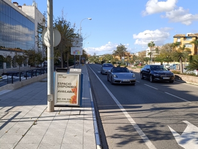 Papelera publicitaria de 100x70 cm en Marbella, Málaga