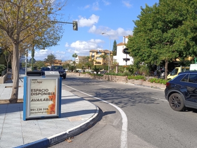 Mupi publicitario de 100x70 cm en Marbella, Málaga