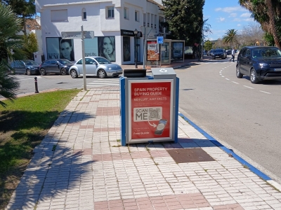 Papelera publicitaria de 100x70 cm en Marbella, Málaga