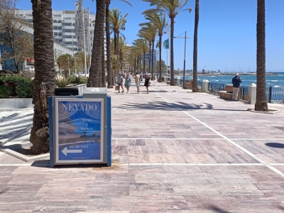 Papelera publicitaria de 100x70 cm en Marbella, Málaga